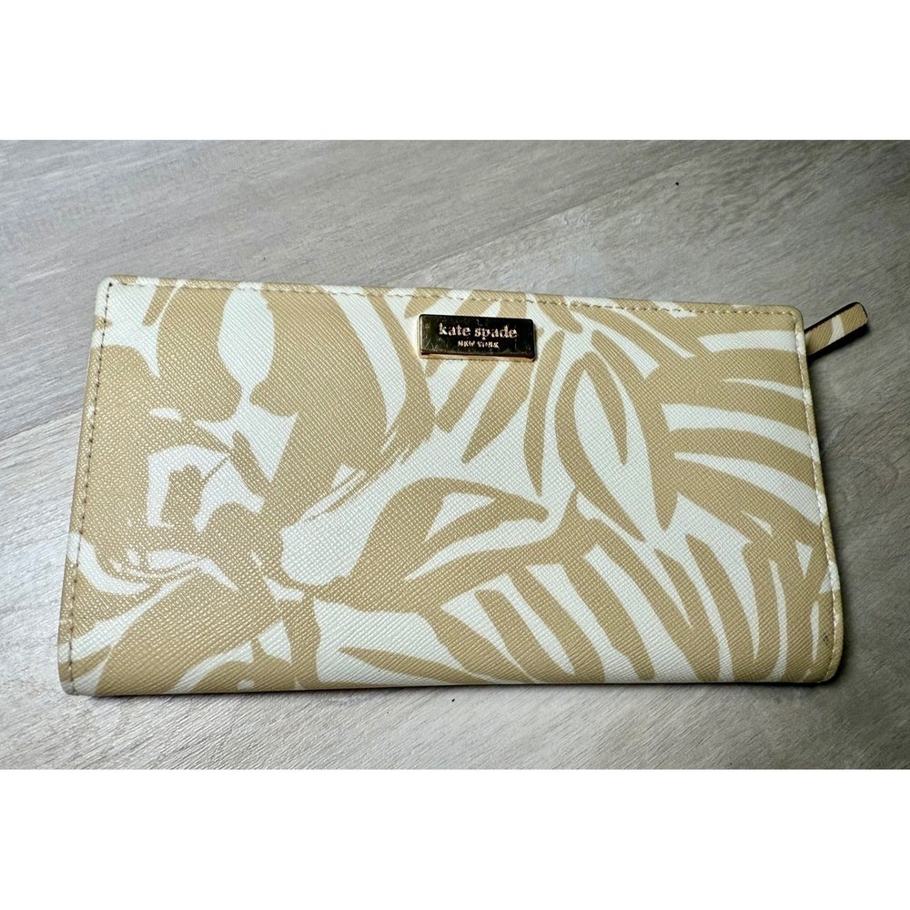 Kate Spade New York Ivory Leather Bi Fold Wallet Snap Closure Interior Card